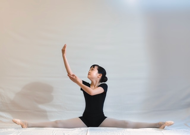 Choreographic modern dancer in pose