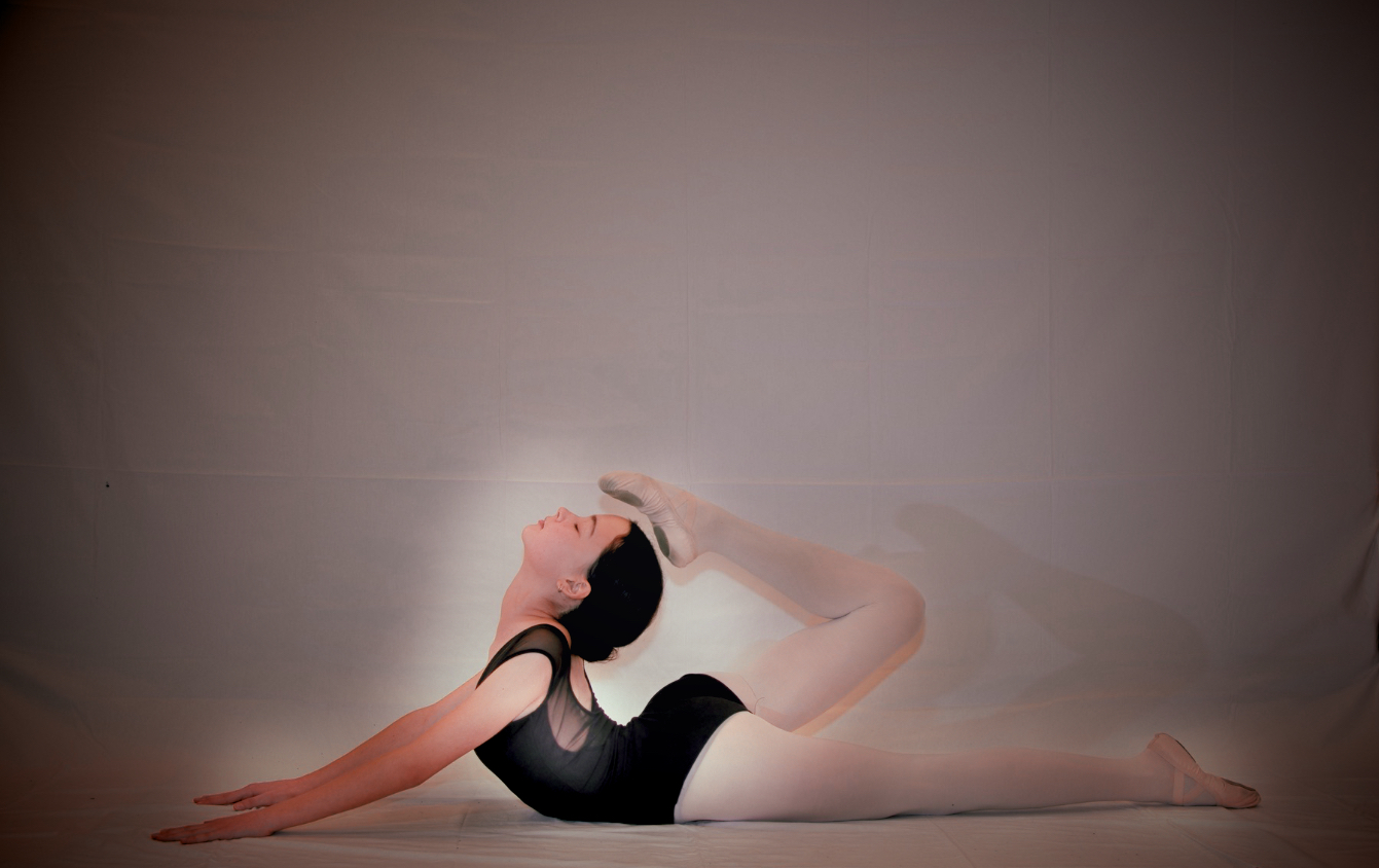 Choreographic modern dancer in pose