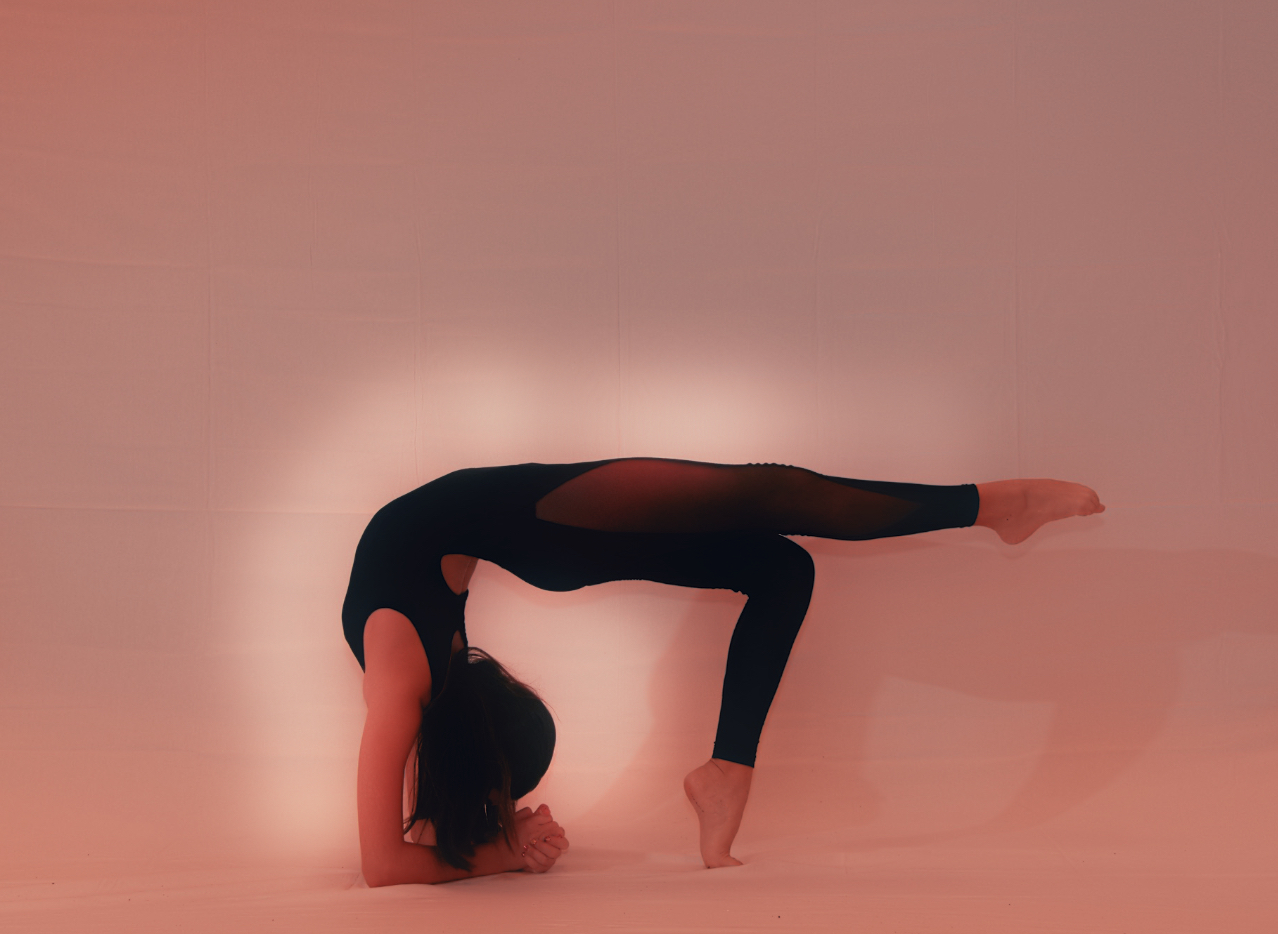 Choreographic modern dancer in pose