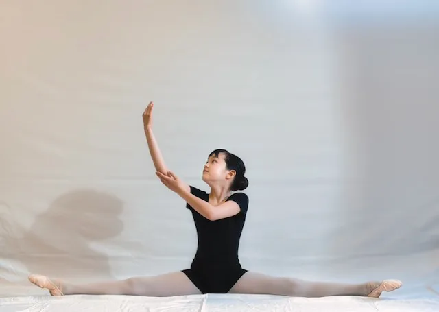Choreographic modern dancer in pose